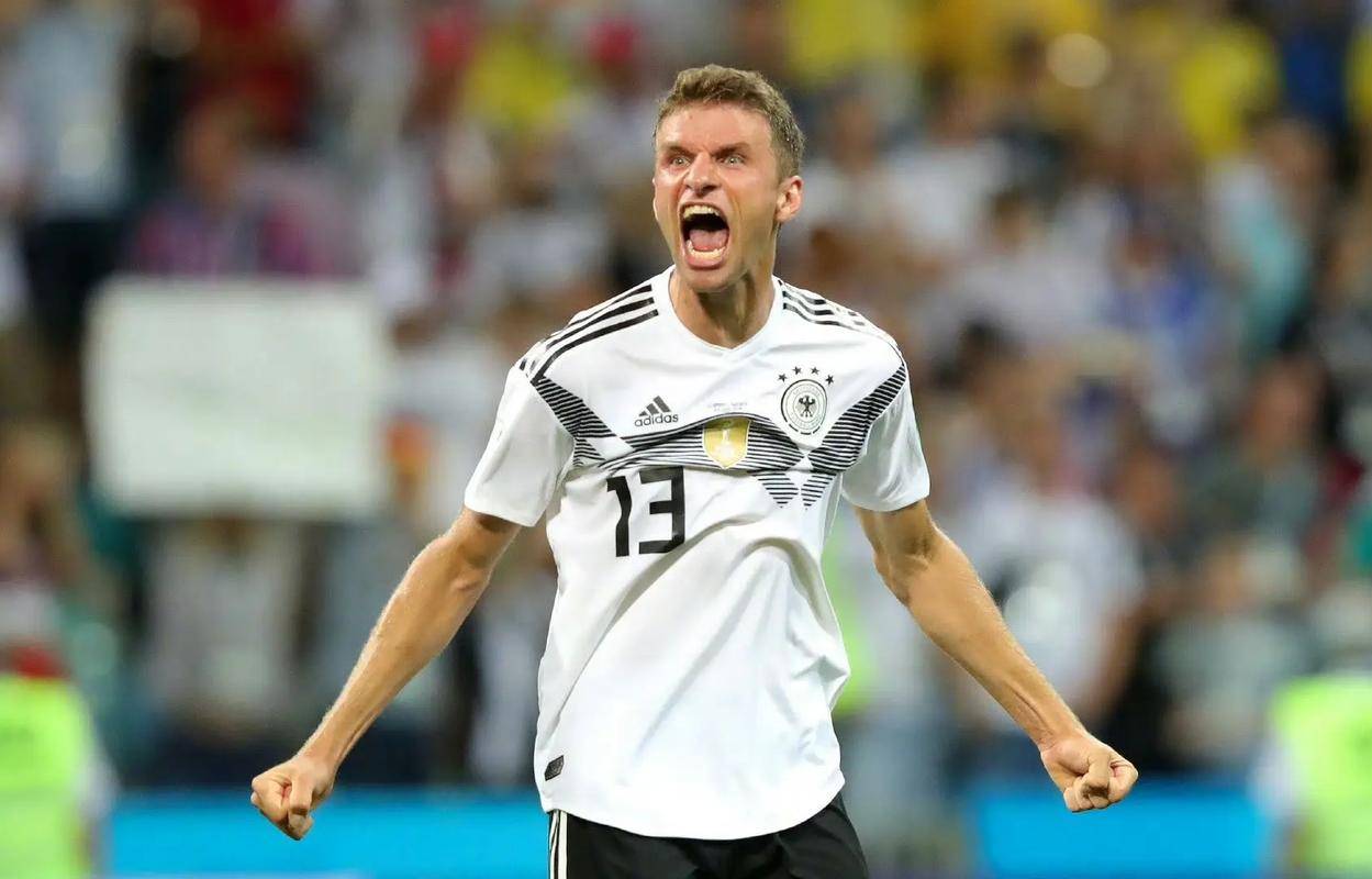 结束17年拜仁生涯, 35岁穆勒确认离队, 德甲霸主锁定1.2亿天才顶替