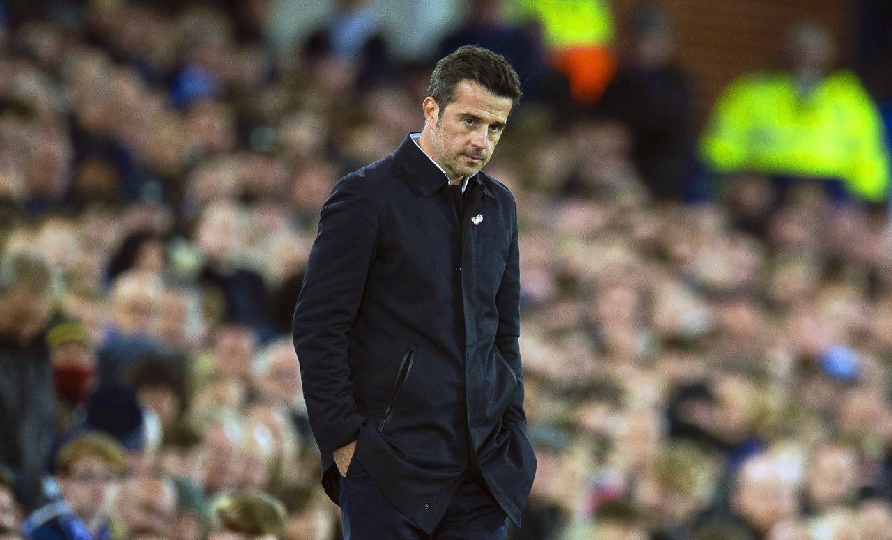 史诗级离奇换人乌龙！富勒姆换错球员，主帅抗议裁判不管