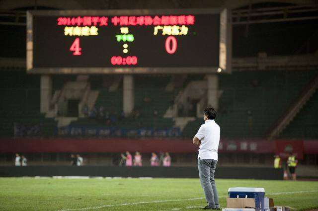 凯恩泪崩捧首冠，4分钟戴帽创纪录，汉堡6-1重返德甲