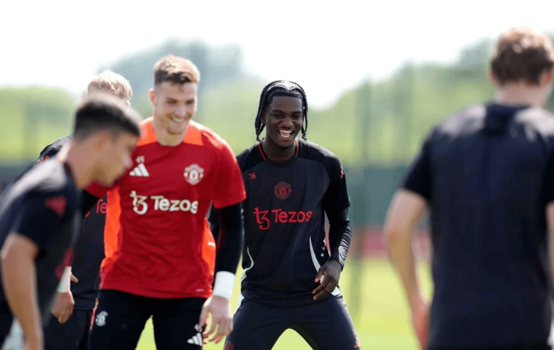 8名新星入列！曼联夏窗豪掷千万引援，年轻风暴能否席卷英超？